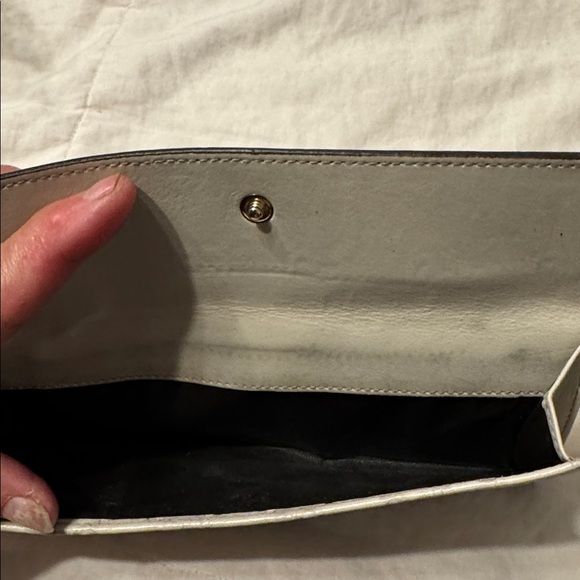 Gucci Embossed Leather Wallet with Gold Accent - Picture 3 of 6